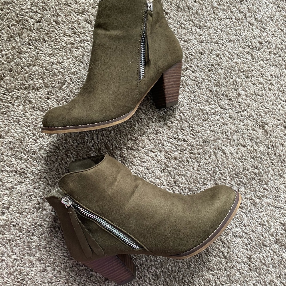 Leila Stone Karol forest green booties